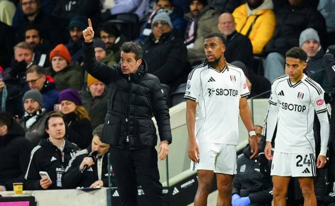 Fulham Manager Marco Silva replaces Alex Iwobi with Josh King Fulham v Brighton and Hove Albion, Premier League, Football, Craven Cottage, London, UK - 24 Jan 2026London Craven Cottage United Kingdom EDITORIAL USE ONLY No use with unauthorised audio, video, data, fixture lists, club league logos or live services. Online in-match use limited to 120 images, no video emulation. No use in betting, games or single club league player publications.  Copyright: xJavierxGarcia Shutterstockx 16425974da