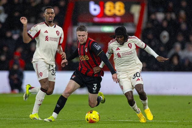 Football - FA Premier League - Bournemouth AFC v Liverpool FC BOURNEMOUTH, ENGLAND - Saturday, January 24, 2026: Liverpool s Jeremie Frimpong challenges Bournemouth s Adrien Truffert (L) during the FA Premier League match between Bournemouth AFC and Liverpool FC at Dean Court. (Photo by David Rawcliffe Propaganda) BOURNEMOUTH Dean Court DORSET ENGLAND  Copyright: xDavidxRawcliffex P2026-01-24-Bournemouth_Liverpool-80