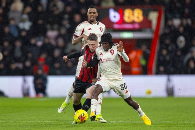 Football - FA Premier League - Bournemouth AFC v Liverpool FC BOURNEMOUTH, ENGLAND - Saturday, January 24, 2026: Liverpool s Jeremie Frimpong challenges Bournemouth s Adrien Truffert (L) during the FA Premier League match between Bournemouth AFC and Liverpool FC at Dean Court. (Photo by David Rawcliffe Propaganda) BOURNEMOUTH Dean Court DORSET ENGLAND  Copyright: xDavidxRawcliffex P2026-01-24-Bournemouth_Liverpool-82