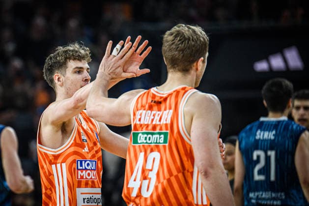 Neu Ulm, Deutschland, 24.01.26: Tobias Jensen (ratiopharm ulm) und Christian Sengfelder (ratiopharm ulm) gestikuliert, gestik waehrend des Basketball Bundesliga Spiels zwischen ratiopharm ulm vs MLP Academics Heidelberg in der ratiopharm Arena am 24. Januar 2026 in Neu Ulm, Deutschland. (Foto von Harry Langer DeFodi Images) ratiopharm Arena, Germany, 24.01.26: Tobias Jensen (ratiopharm ulm) und Christian Sengfelder (ratiopharm ulm) gestures during the Basketball Bundesliga match between ratiopharm ulm vs MLP Academics Heidelberg at Neu Ulm on January 24, 2026 in ratiopharm Arena, Germany. (Photo by Harry Langer DeFodi Images) (Photo by Harry Langer DeFodi Images) -