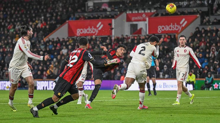 Bournemouth v Liverpool Premier League James Hill of Bournemouth shoots during the Premier League match at the Vitality Stadium, Bournemouth 24 01 2026 UK Newspapers OUT Copyright: xJeremyxLandeyx FIL-22861-0017