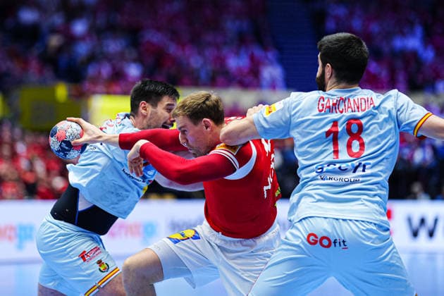 Abel Serdio (Spanien, 20), Lasse Andersson (Daenemark, 28), Imanol Garciandia (Spanien, 18) DEN, Spanien vs. Daenemark, Handball, EHF Europameisterschaft 2026, Hauptrunde, Spieltag 2, 24.01.2026 DEN, Spanien vs. Daenemark, Handball, EHF Europameisterschaft 2026, Hauptrunde, Spieltag 2, 24.01.2026 Herning Copyright: xEibner-Pressefoto MarcelxvonxFehrnx EP_MFN