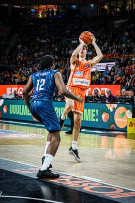 Neu Ulm, Deutschland, 24.01.26: Osun Osunniyi (MLP Academics Heidelberg) und Tobias Jensen (ratiopharm ulm) im Zweikampf waehrend des Basketball Bundesliga Spiels zwischen ratiopharm ulm vs MLP Academics Heidelberg in der ratiopharm Arena am 24. Januar 2026 in Neu Ulm, Deutschland. (Foto von Harry Langer DeFodi Images) ratiopharm Arena, Germany, 24.01.26: Osun Osunniyi (MLP Academics Heidelberg) und Tobias Jensen (ratiopharm ulm) battle for the ball during the Basketball Bundesliga match between ratiopharm ulm vs MLP Academics Heidelberg at Neu Ulm on January 24, 2026 in ratiopharm Arena, Germany. (Photo by Harry Langer DeFodi Images) (Photo by Harry Langer DeFodi Images) -