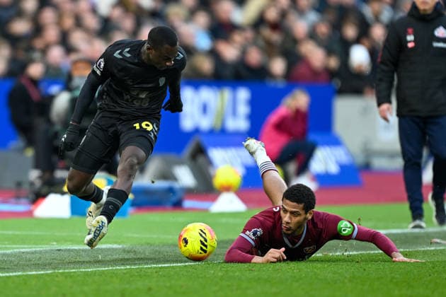 West Ham United v Sunderland, Premier League Sunderland midfielder Habib Diarra (19) under pressure from West Ham United defender Jean-Clair Todibo (25) during the Premier League match between West Ham United and Sunderland at the London Stadium, London, UK on 24 January 2026. London London Stadium UK Editorial use only DataCo restrictions apply See www.football-dataco.com , Copyright: xSimonxTraylenx PSI-23617-0151
