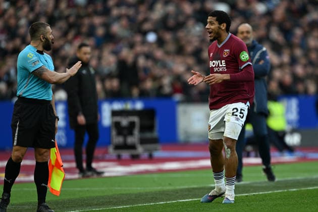 West Ham United v Sunderland, Premier League Assistant referee Constantine Hatzidakis and West Ham United defender Jean-Clair Todibo (25) during the Premier League match between West Ham United and Sunderland at the London Stadium, London, UK on 24 January 2026. London London Stadium UK Editorial use only DataCo restrictions apply See www.football-dataco.com , Copyright: xSimonxTraylenx PSI-23617-0153