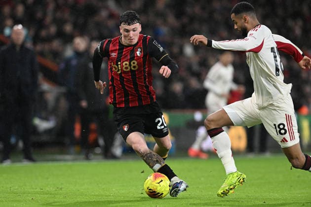 Bournemouth v Liverpool, Premier League Alex Jimenez (20) of AFC Bournemouth on the attack battles for possession with Cody Gakpo (18) of Liverpool during the Premier League match between Bournemouth and Liverpool at the Vitality Stadium, Bournemouth, UK on 24 January 2026. Bournemouth Vitality Stadium Dorset UK Editorial use only DataCo restrictions apply See www.football-dataco.com , Copyright: xGrahamxHuntx PSI-23639-0072