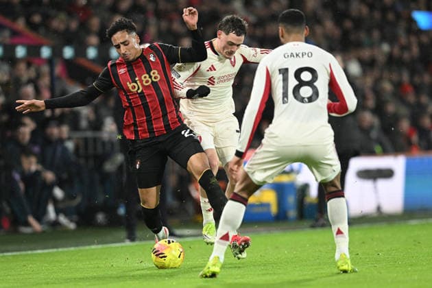 Bournemouth v Liverpool, Premier League James Hill (23) of AFC Bournemouth battles for possession with Florian Wirtz (7) of Liverpool during the Premier League match between Bournemouth and Liverpool at the Vitality Stadium, Bournemouth, UK on 24 January 2026. Bournemouth Vitality Stadium Dorset UK Editorial use only DataCo restrictions apply See www.football-dataco.com , Copyright: xGrahamxHuntx PSI-23639-0081