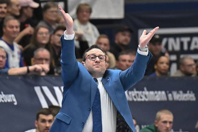 Marco Ramondino (MBC, Head-Coach), Syntainics MBC vs. Vet-Concept Gladiators Trier, Basketball, 1. Bundesliga, Maenner, 17. Spieltag Hauptrunde, Saison 2025 26, 24.01.2026. Weißenfels Stadthalle Sachsen-Anhalt Deutschland