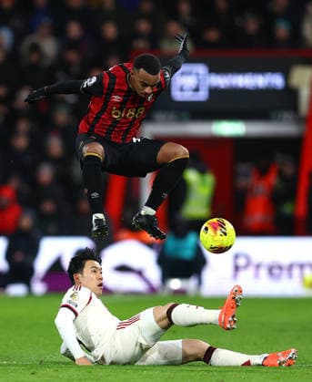 Bournemouth, England, 24th January 2026. Wataru Endo of Liverpool and Eli Junior Kroupi of Bournemouth challenge for the ball during the AFC Bournemouth vs Liverpool Premier League match at the Vitality Stadium, Bournemouth. Picture credit should read: Paul Terry Sportimage EDITORIAL USE ONLY. No use with unauthorised audio, video, data, fixture lists, club league logos or live services. Online in-match use limited to 120 images, no video emulation. No use in betting, games or single club league player publications. SPI_024_PT_Bournemouth_Liverpool SPI-4475-0024