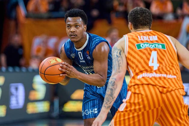 DJ Horne (MLP Academics Heidelberg, 00), Christopher Ledlum (ratiopharm ulm, 04) GER, ratiopharm ulm vs. MLP Academics Heidelberg, Basketball, 17. Spieltag, EasyCredit Bundesliga, Spielzeit 2025 2026, 24.01.2026 GER, ratiopharm ulm vs. MLP Academics Heidelberg, Basketball, 17. Spieltag, EasyCredit Bundesliga, Spielzeit 2025 2026, 24.01.2026 Neu-Ulm Copyright: xEibner-Pressefoto GeraldxOelze-dexStoppanyx EP_ODS