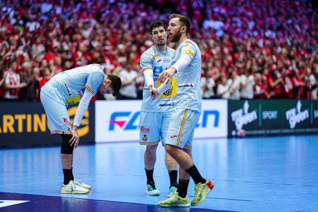 Spanien enttaeuscht enttaeuschung nach Niederlage DEN, Spanien vs. Daenemark, Handball, EHF Europameisterschaft 2026, Hauptrunde, Spieltag 2, 24.01.2026 DEN, Spanien vs. Daenemark, Handball, EHF Europameisterschaft 2026, Hauptrunde, Spieltag 2, 24.01.2026 Herning Copyright: xEibner-Pressefoto MarcelxvonxFehrnx EP_MFN