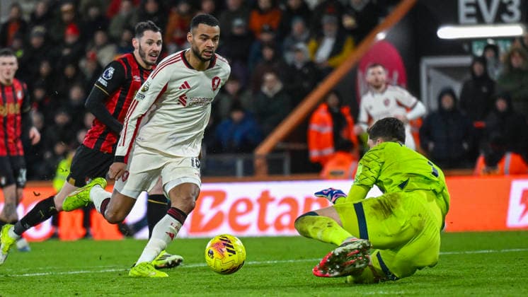 Bournemouth v Liverpool Premier League Djordje Petrovic of Bournemouth makes a save from Cody Gakpo of Liverpool during the Premier League match at the Vitality Stadium, Bournemouth 24 01 2026 UK Newspapers OUT Copyright: xJeremyxLandeyx FIL-22861-0043