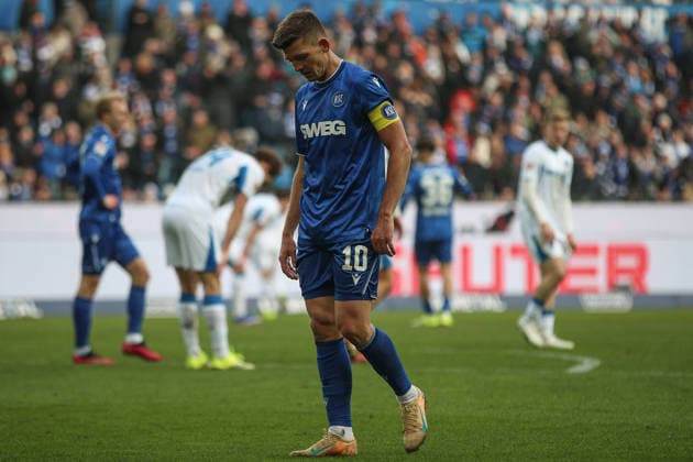 Gesenkter Blick nach Abpfiff Marvin Wanitzek (Karlsruher SC, 10), Karlsruher SC vs. Hertha BSC, 2. Bundesliga, 19. Spieltag, 2025 2026, 24.01.2026, DFL REGULATIONS PROHIBIT ANY USE OF PHOTOGRAPHS AS IMAGE SEQUENCES AND OR QUASI-VIDEO, Karlsruher SC vs. Hertha BSC, 2. Bundesliga, 19. Spieltag, 2025 2026, 24.01.2026 Karlsruhe