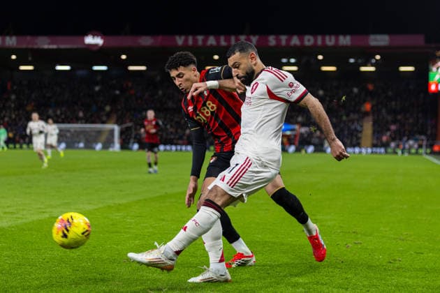 Football - FA Premier League - Bournemouth AFC v Liverpool FC BOURNEMOUTH, ENGLAND - Saturday, January 24, 2026: Liverpool s Mohamed Salah is challenged by Bournemouth s James Hill (L) during the FA Premier League match between Bournemouth AFC and Liverpool FC at Dean Court. (Photo by David Rawcliffe Propaganda) BOURNEMOUTH Dean Court DORSET ENGLAND  Copyright: xDavidxRawcliffex P2026-01-24-Bournemouth_Liverpool-121