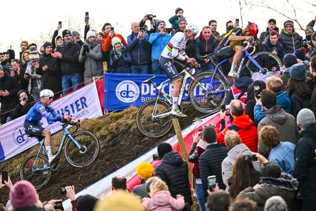 UCI Cyclocross World Cup 2025-2026 Maasmechelen MAASMECHELEN, BELGIUM - JANUARY 24 : Vandeputte Niels (BEL) of Alpecin-Deceuninck, Van Der Poel Mathieu (NED) of Alpecin-Deceuninck, Nys Thibau (BEL) of Baloise Glowi Lions in action during the 11th leg of the Maasmechelen UCI Cyclocross World Cup 2025-2026 a cyclocross race for Men Elite on January 24, 2026 in Maasmechelen, Belgium, 24 01 2026 ( Maasmechelen Belgium  Copyright: xVincentxKalutx