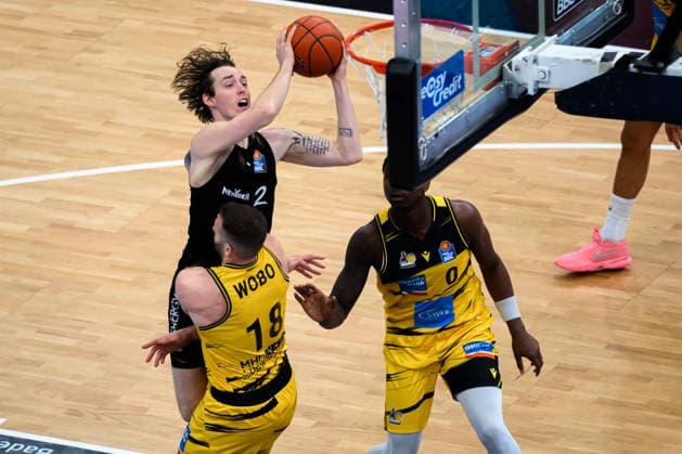 Ludwigsburg, BBL - 25 26 - MHP Riesen Ludwigsburg vs. Basketball Loewen Braunschweig Benjamin Schroeder Schröder (Braunschweig), Jonas Wohlfarth-Bottermann (Ludwigsburg), Babacar Sane (Ludwigsburg) Ludwigsburg MHP Arena Baden-Württemberg Deutschland