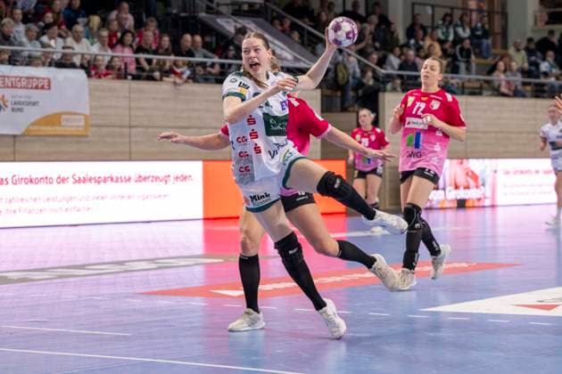 Handball Bundesliga Frauen, Saison 2025 2026 SV Union Halle-Neustadt vs.Frisch Auf Göppingen Halle, Deutschland 24.Januar 2026: Im Bild:Luisa Scherer (Goeppingen) mit Ball, Halle Saale SWH Arena Sachsen-Anhalt Deutschland