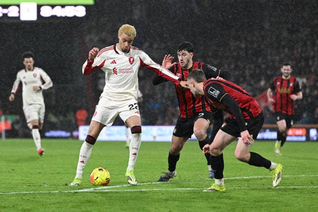 Bournemouth v Liverpool, Premier League Hugo Ekitike (22) of Liverpool on the attack battles for possession with Marcos Senesi (5) of AFC Bournemouth and Adrien Truffert (3) of AFC Bournemouth during the Premier League match between Bournemouth and Liverpool at the Vitality Stadium, Bournemouth, UK on 24 January 2026. Bournemouth Vitality Stadium Dorset UK Editorial use only DataCo restrictions apply See www.football-dataco.com , Copyright: xGrahamxHuntx PSI-23639-0100