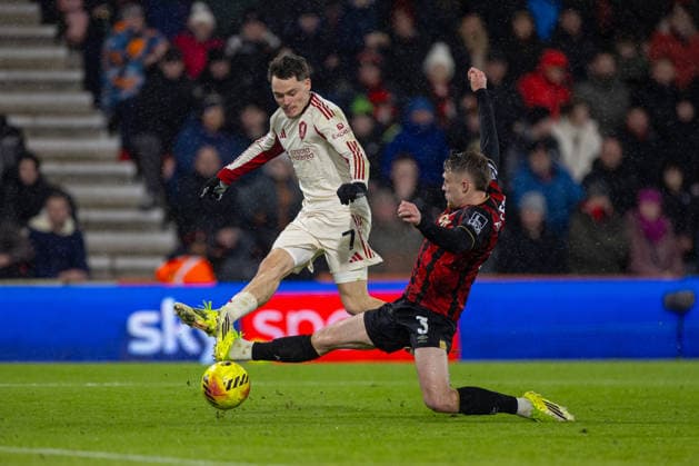 Football - FA Premier League - Bournemouth AFC v Liverpool FC BOURNEMOUTH, ENGLAND - Saturday, January 24, 2026: Liverpool s Florian Wirtz is challenged by Bournemouth s Adrien Truffert (R) during the FA Premier League match between Bournemouth AFC and Liverpool FC at Dean Court. (Photo by David Rawcliffe Propaganda) BOURNEMOUTH Dean Court DORSET ENGLAND  Copyright: xDavidxRawcliffex P2026-01-24-Bournemouth_Liverpool-149