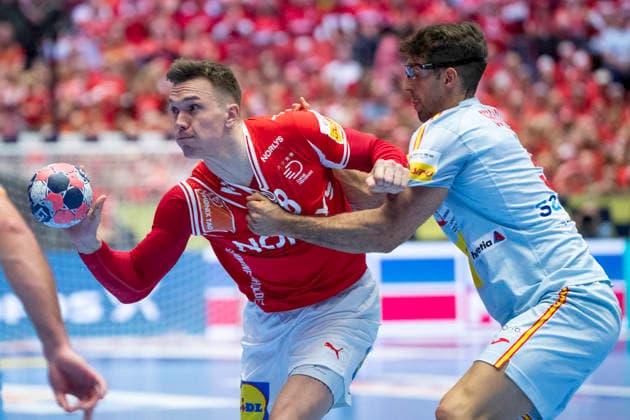 European Men s Handball Championship: Denmark - Spain Denmark s Lasse Andersson in action with Spain s Antonio Serradilla during the men s handball match between Denmark and Spain in EHF Euro 2026 group B at Jyske Bank Boxen in Herning, Saturday, January 24, 2026. (Photo: Bo Amstrup Ritzau Scanpix) , Herning Denmark Mors Copyright: BoxAmrstrupx xRitzauxScanpix BoxAmstrupx spdk20260124-200542-L