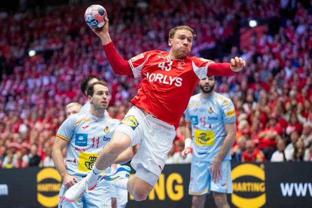 European Men s Handball Championship: Denmark - Spain Denmark s Simon Pytlick in action with Spain s Kauldi Odriozola and Pablo Guijarro during the men s handball match between Denmark and Spain in EHF Euro 2026 group B at Jyske Bank Boxen in Herning, Saturday, January 24, 2026. (Photo: Bo Amstrup Ritzau Scanpix) , Herning Denmark Mors Copyright: BoxAmrstrupx xRitzauxScanpix BoxAmstrupx spdk20260124-200038-L