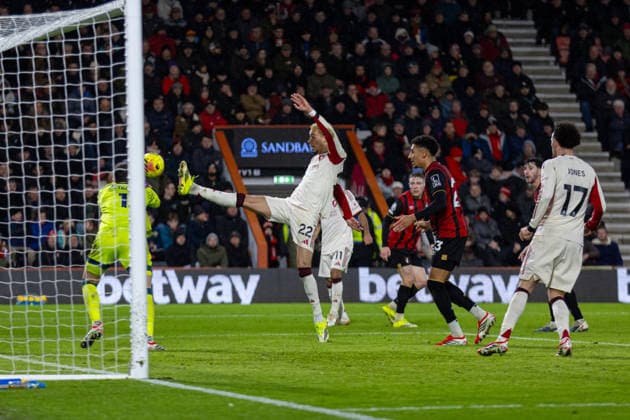 Football - FA Premier League - Bournemouth AFC v Liverpool FC BOURNEMOUTH, ENGLAND - Saturday, January 24, 2026: Liverpool s Hugo Ekitike sees his shot saved during the FA Premier League match between Bournemouth AFC and Liverpool FC at Dean Court. (Photo by David Rawcliffe Propaganda) BOURNEMOUTH Dean Court DORSET ENGLAND  Copyright: xDavidxRawcliffex P2026-01-24-Bournemouth_Liverpool-154