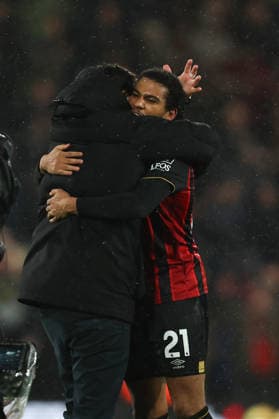 Football - 2025 2026 Premier League - AFC Bournemouth vs Liverpool - Vitality Stadium - Saturday 24th January 2026 Andoni Iraola Bournemouth Manager hugs match winner Amine Adli after the final whistle at the Vitality Stadium COLORSPORT Shaun Boggust 