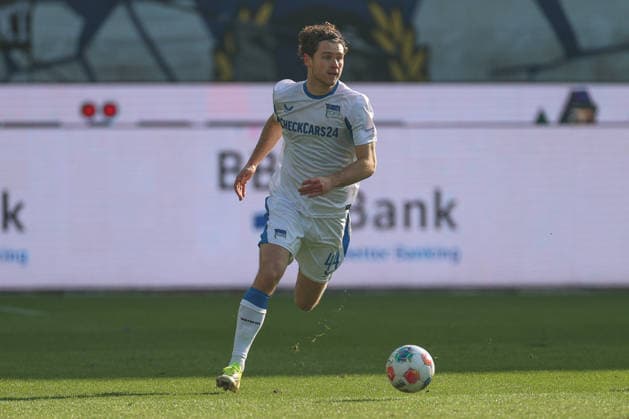 Aktion am Ball Gechter Linus (Hertha BSC, 44), Karlsruher SC vs. Hertha BSC, 2. Bundesliga, 19. Spieltag, 2025 2026, 24.01.2026, DFL REGULATIONS PROHIBIT ANY USE OF PHOTOGRAPHS AS IMAGE SEQUENCES AND OR QUASI-VIDEO, Karlsruher SC vs. Hertha BSC, 2. Bundesliga, 19. Spieltag, 2025 2026, 24.01.2026 Karlsruhe