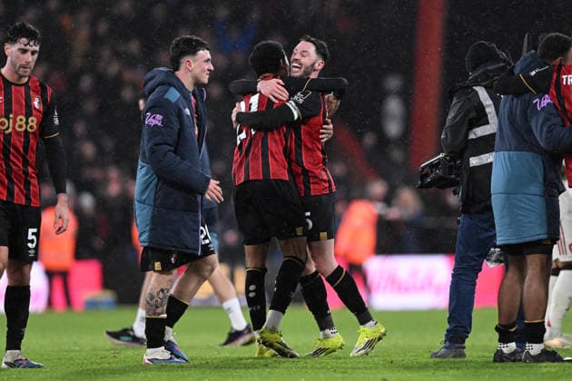 Bournemouth v Liverpool, Premier League Adam Smith (15) of AFC Bournemouth celebrates with Amine Adli (21) of AFC Bournemouth at full time during the Premier League match between Bournemouth and Liverpool at the Vitality Stadium, Bournemouth, UK on 24 January 2026. Bournemouth Vitality Stadium Dorset UK Editorial use only DataCo restrictions apply See www.football-dataco.com , Copyright: xGrahamxHuntx PSI-23639-0114