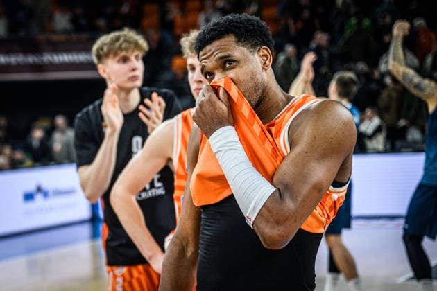 Neu Ulm, Deutschland, 24.01.26: Justin Simon (ratiopharm ulm) enttaeusscht waehrend des Basketball Bundesliga Spiels zwischen ratiopharm ulm vs MLP Academics Heidelberg in der ratiopharm Arena am 24. Januar 2026 in Neu Ulm, Deutschland. (Foto von Harry Langer DeFodi Images) ratiopharm Arena, Germany, 24.01.26: Justin Simon (ratiopharm ulm) looks dejected during the Basketball Bundesliga match between ratiopharm ulm vs MLP Academics Heidelberg at Neu Ulm on January 24, 2026 in ratiopharm Arena, Germany. (Photo by Harry Langer DeFodi Images) (Photo by Harry Langer DeFodi Images) -