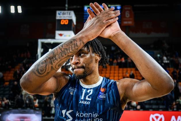 Neu Ulm, Deutschland, 24.01.26: Osun Osunniyi (MLP Academics Heidelberg) gestikuliert, gestik waehrend des Basketball Bundesliga Spiels zwischen ratiopharm ulm vs MLP Academics Heidelberg in der ratiopharm Arena am 24. Januar 2026 in Neu Ulm, Deutschland. (Foto von Harry Langer DeFodi Images) ratiopharm Arena, Germany, 24.01.26: Osun Osunniyi (MLP Academics Heidelberg) gestures during the Basketball Bundesliga match between ratiopharm ulm vs MLP Academics Heidelberg at Neu Ulm on January 24, 2026 in ratiopharm Arena, Germany. (Photo by Harry Langer DeFodi Images) (Photo by Harry Langer DeFodi Images) -