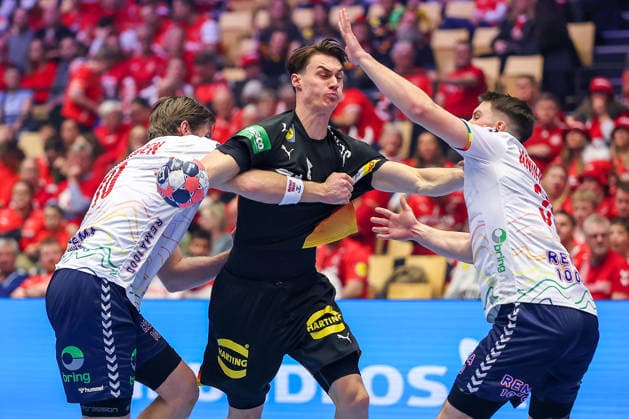 24.01.2026, Handball, Men s EHF EURO 2026, Deutschland - Norwegen, Jyske Bank Boxen in Herning, Dänemark, Main Round: Miro Schluroff (Germany 05) im Zweikampf gegen Vetle Ronningen (Norway 10) Patrick Helland Anderson (Norway 35) Dänemark
