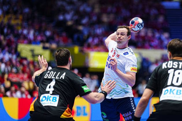 Johannes Golla (Deutschland, 04), Wurf Tor Sander Sagosen (Norwegen, 05) DEN, Deutschland vs. Norwegen, Handball, EHF Europameisterschaft 2026, Hauptrunde, Spieltag 2, 24.01.2026 DEN, Deutschland vs. Norwegen, Handball, EHF Europameisterschaft 2026, Hauptrunde, Spieltag 2, 24.01.2026 Herning Copyright: xEibner-Pressefoto MarcelxvonxFehrnx EP_MFN
