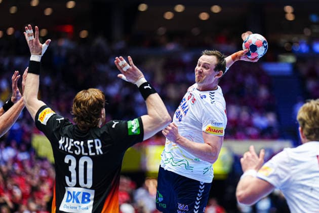 Wurf Tor Sander Sagosen (Norwegen, 05) DEN, Deutschland vs. Norwegen, Handball, EHF Europameisterschaft 2026, Hauptrunde, Spieltag 2, 24.01.2026 DEN, Deutschland vs. Norwegen, Handball, EHF Europameisterschaft 2026, Hauptrunde, Spieltag 2, 24.01.2026 Herning Copyright: xEibner-Pressefoto MarcelxvonxFehrnx EP_MFN