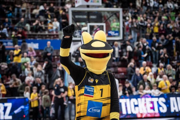 Maskottchen LURCHI - Jubel, Freude, Siegerpose GER, MHP Riesen Ludwigsburg - Basketball Loewen Braunschweig, easycredit BBL, Basketball, Bundesliga, 17. Spieltag, Spielzeit 2025 2026, 24.01.2026 GER, MHP Riesen Ludwigsburg - Basketball Loewen Braunschweig, easycredit BBL, Basketball, Bundesliga, 17. Spieltag, Spielzeit 2025 2026, 24.01.2026 Ludwigsburg Copyright: xSandyxDinkelackerx EP_SDR