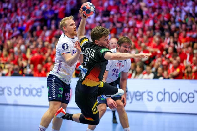 24.01.2026, Handball, Men s EHF EURO 2026, Deutschland - Norwegen, Jyske Bank Boxen in Herning, Dänemark, Main Round: Nils Lichtlein (Germany 03) wirft den Ball aufs Tor Dänemark