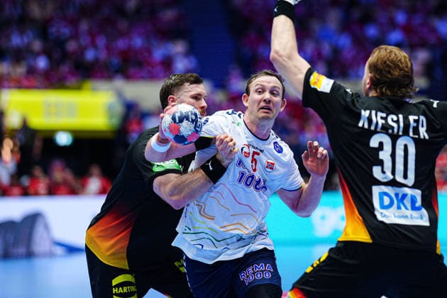 Johannes Golla (Deutschland, 04), Sander Sagosen (Norwegen, 05), Tom Kiesler (Deutschland, 30) DEN, Deutschland vs. Norwegen, Handball, EHF Europameisterschaft 2026, Hauptrunde, Spieltag 2, 24.01.2026 DEN, Deutschland vs. Norwegen, Handball, EHF Europameisterschaft 2026, Hauptrunde, Spieltag 2, 24.01.2026 Herning Copyright: xEibner-Pressefoto MarcelxvonxFehrnx EP_MFN