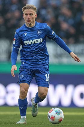 Aktion am Ball Andreas Mueller (Karlsruher SC, 16), Karlsruher SC vs. Hertha BSC, 2. Bundesliga, 19. Spieltag, 2025 2026, 24.01.2026, DFL REGULATIONS PROHIBIT ANY USE OF PHOTOGRAPHS AS IMAGE SEQUENCES AND OR QUASI-VIDEO, Karlsruher SC vs. Hertha BSC, 2. Bundesliga, 19. Spieltag, 2025 2026, 24.01.2026 Karlsruhe