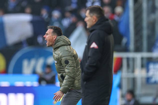 Christian Eichner (Karlsruher SC, Chef-Trainer) bruellt an der Seitenlinie daneben Leitl Stefan (Hertha BSC, Chef-Trainer), Karlsruher SC vs. Hertha BSC, 2. Bundesliga, 19. Spieltag, 2025 2026, 24.01.2026, DFL REGULATIONS PROHIBIT ANY USE OF PHOTOGRAPHS AS IMAGE SEQUENCES AND OR QUASI-VIDEO, Karlsruher SC vs. Hertha BSC, 2. Bundesliga, 19. Spieltag, 2025 2026, 24.01.2026 Karlsruhe