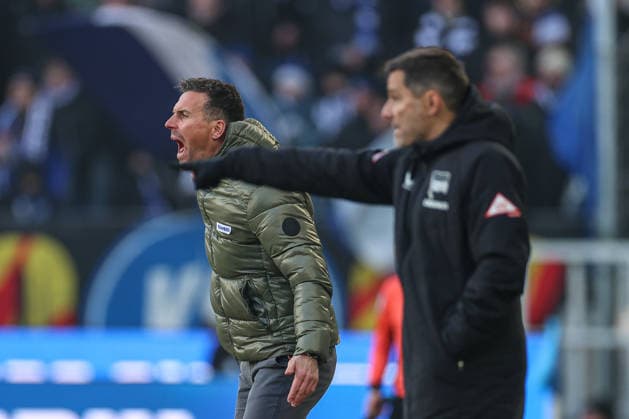 DIe beiden Trainer an der Seitenlinie in Aktion Christian Eichner (Karlsruher SC, Chef-Trainer) und Leitl Stefan (Hertha BSC, Chef-Trainer) , Karlsruher SC vs. Hertha BSC, 2. Bundesliga, 19. Spieltag, 2025 2026, 24.01.2026, DFL REGULATIONS PROHIBIT ANY USE OF PHOTOGRAPHS AS IMAGE SEQUENCES AND OR QUASI-VIDEO, Karlsruher SC vs. Hertha BSC, 2. Bundesliga, 19. Spieltag, 2025 2026, 24.01.2026 Karlsruhe
