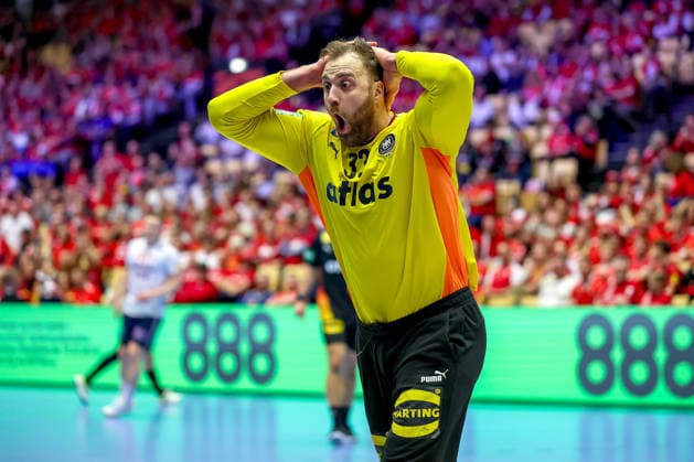 24.01.2026, Handball, Men s EHF EURO 2026, Deutschland - Norwegen, Jyske Bank Boxen in Herning, Dänemark, Main Round: Andreas Wolff (Germany 33) gestikulierend auf dem Spielfeld Dänemark
