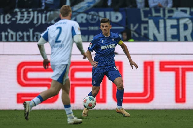 Aktion am Ball Marvin Wanitzek (Karlsruher SC, 10) Eitschberger Julian (Hertha BSC, 02), Karlsruher SC vs. Hertha BSC, 2. Bundesliga, 19. Spieltag, 2025 2026, 24.01.2026, DFL REGULATIONS PROHIBIT ANY USE OF PHOTOGRAPHS AS IMAGE SEQUENCES AND OR QUASI-VIDEO, Karlsruher SC vs. Hertha BSC, 2. Bundesliga, 19. Spieltag, 2025 2026, 24.01.2026 Karlsruhe