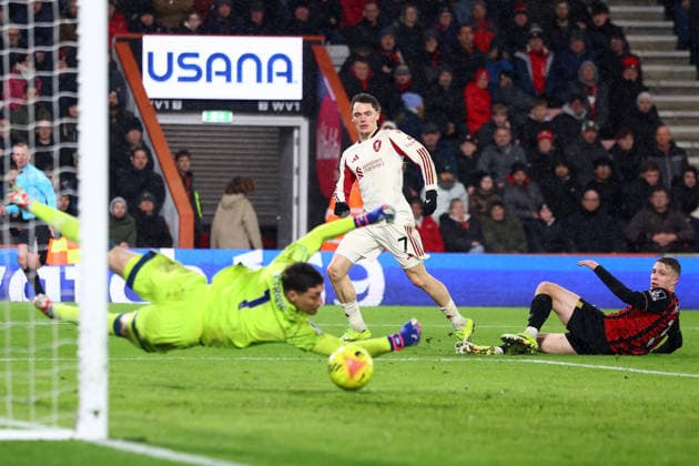 Bournemouth, England, 24th January 2026. Florian Wirtz of Liverpool shoots at goal but fails to score during the AFC Bournemouth vs Liverpool Premier League match at the Vitality Stadium, Bournemouth. Picture credit should read: Paul Terry Sportimage EDITORIAL USE ONLY. No use with unauthorised audio, video, data, fixture lists, club league logos or live services. Online in-match use limited to 120 images, no video emulation. No use in betting, games or single club league player publications. SPI_075_PT_Bournemouth_Liverpool SPI-4475-0075