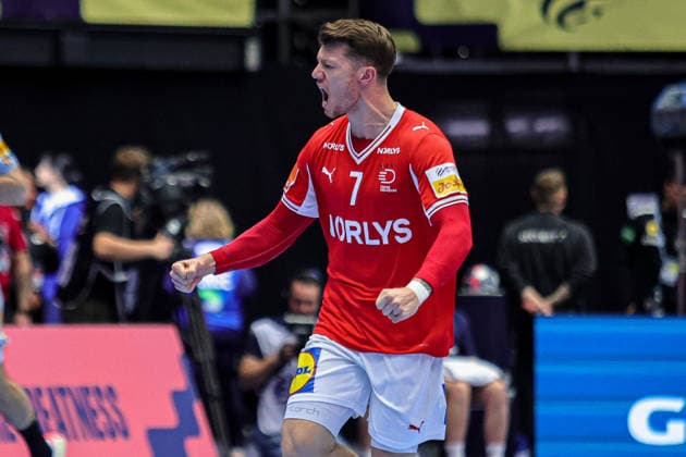 7Jakobsen, Emil in action Match between SPAIN VS DENMARK valid for Men s EHF EURO 2026 at Jyske Bank Boxen in Herning on 24 January 2026. Herning Jyske Bank Boxen Herning Denmark Copyright: xIMAGOx xPRIMExSPORTSxIMAGESx xANGELOxMOREIRAx