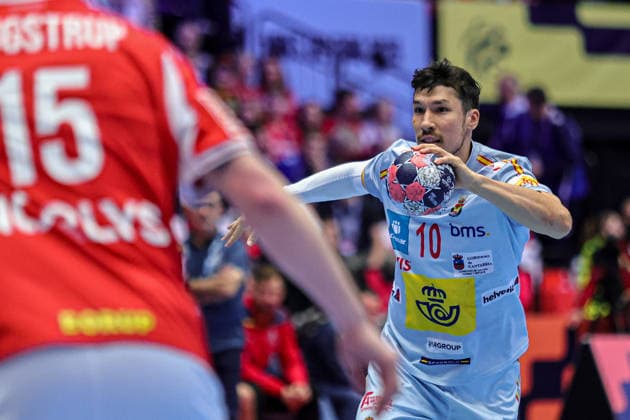 10Dujshebaev, Alex in action Match between SPAIN VS DENMARK valid for Men s EHF EURO 2026 at Jyske Bank Boxen in Herning on 24 January 2026. Herning Jyske Bank Boxen Herning Denmark Copyright: xIMAGOx xPRIMExSPORTSxIMAGESx xANGELOxMOREIRAx