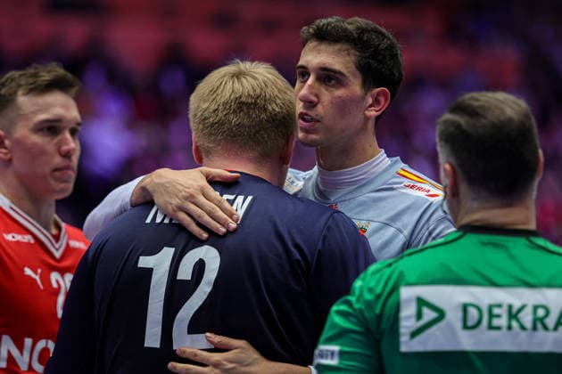 80Barrufet, Ian AND 12Nielsen, Emil in action Match between SPAIN VS DENMARK valid for Men s EHF EURO 2026 at Jyske Bank Boxen in Herning on 24 January 2026. Herning Jyske Bank Boxen Herning Denmark Copyright: xIMAGOx xPRIMExSPORTSxIMAGESx xANGELOxMOREIRAx