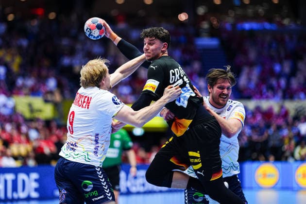 Magnus Fredriksen (Norwegen, 29), Marko Grgic (Deutschland, 71), Vetle Roenningen (Norwegen, 10) DEN, Deutschland vs. Norwegen, Handball, EHF Europameisterschaft 2026, Hauptrunde, Spieltag 2, 24.01.2026 DEN, Deutschland vs. Norwegen, Handball, EHF Europameisterschaft 2026, Hauptrunde, Spieltag 2, 24.01.2026 Herning Copyright: xEibner-Pressefoto MarcelxvonxFehrnx EP_MFN