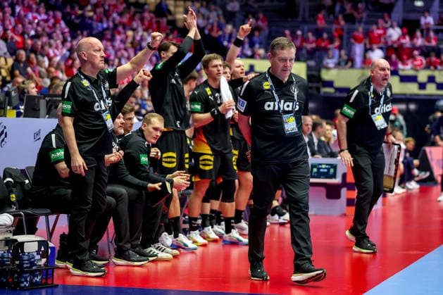 24.01.2026, Handball, Men s EHF EURO 2026, Deutschland - Norwegen, Jyske Bank Boxen in Herning, Dänemark, Main Round: Headcoach Alfred Gislason (Germany hc) gestikulierend am Spielfeldrand Dänemark