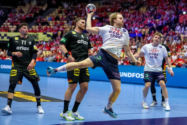 24.01.2026, Handball, Men s EHF EURO 2026, Deutschland - Norwegen, Jyske Bank Boxen in Herning, Dänemark, Main Round: Magnus Fredriksen (Norway 29) wirft den Ball auf das Tor Dänemark