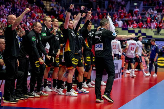 24.01.2026, Handball, Men s EHF EURO 2026, Deutschland - Norwegen, Jyske Bank Boxen in Herning, Dänemark, Main Round: Headcoach Alfred Gislason (Germany hc) gestikulierend am Spielfeldrand Dänemark